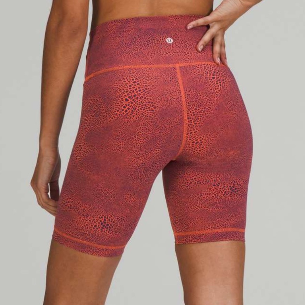 Lululemon Wunder Train High-Rise Short 8"
Crackle Glaze Vintage Orange‎ Larkspur